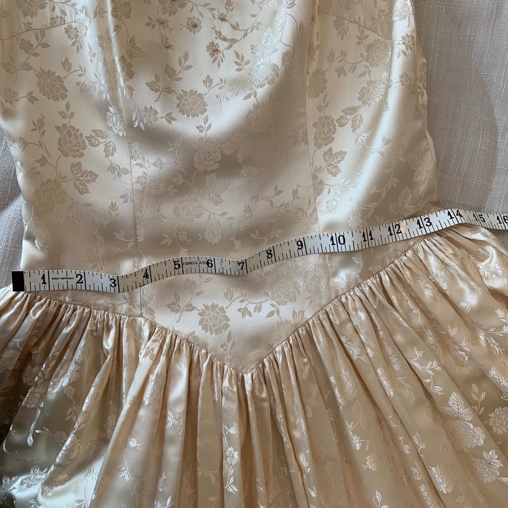 Vintage 1961 Handmade Wedding Dress w/veil sz 6-8 - Picture 10 of 16